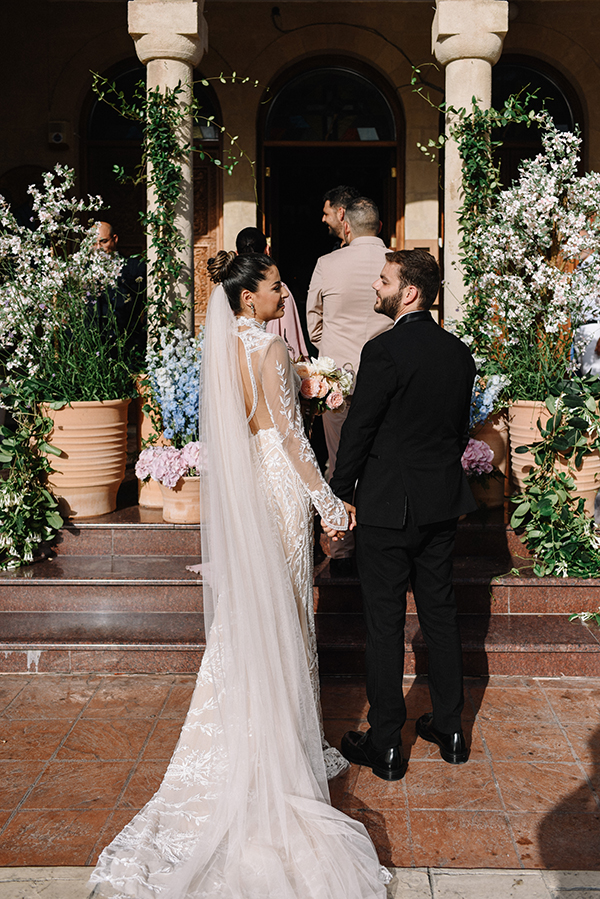 romantic-summer-wedding-roses-wild-flowers_13