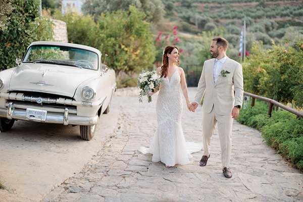rustic-chic-wedding-rethymno-all-white-florals_03
