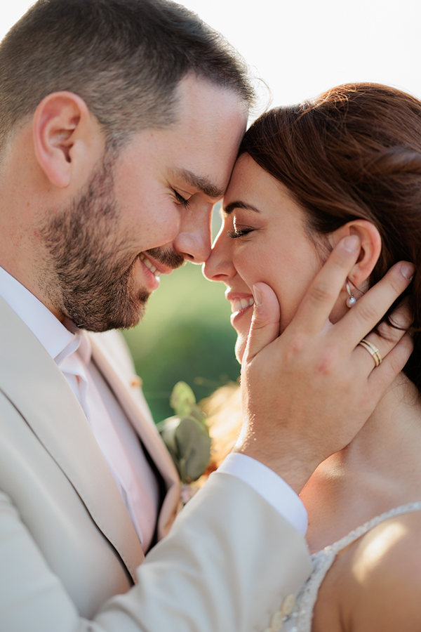 rustic-chic-wedding-rethymno-all-white-florals_05