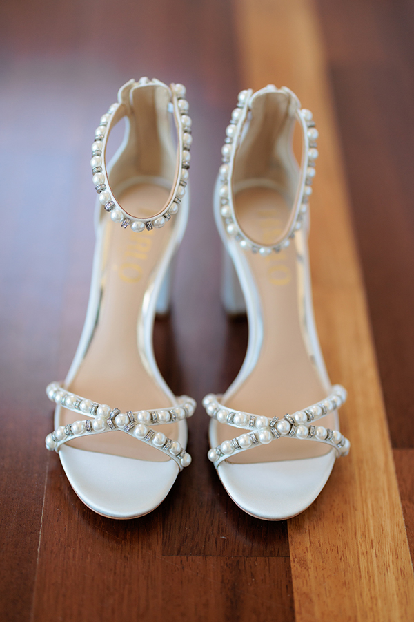 rustic-chic-wedding-rethymno-all-white-florals_07