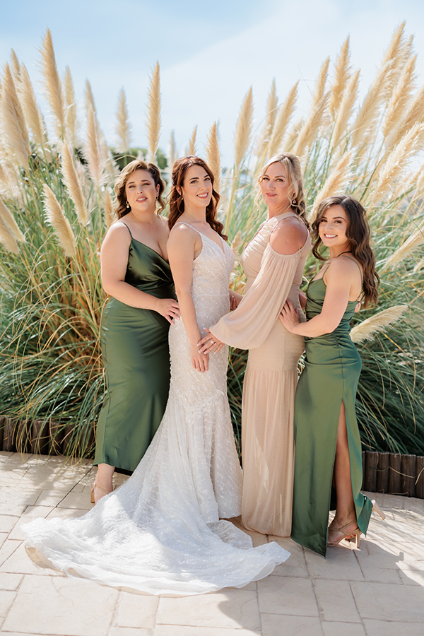 rustic-chic-wedding-rethymno-all-white-florals_09