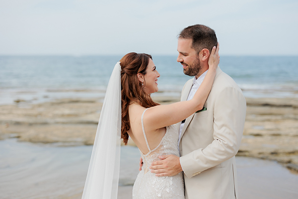 rustic-chic-wedding-rethymno-all-white-florals_14