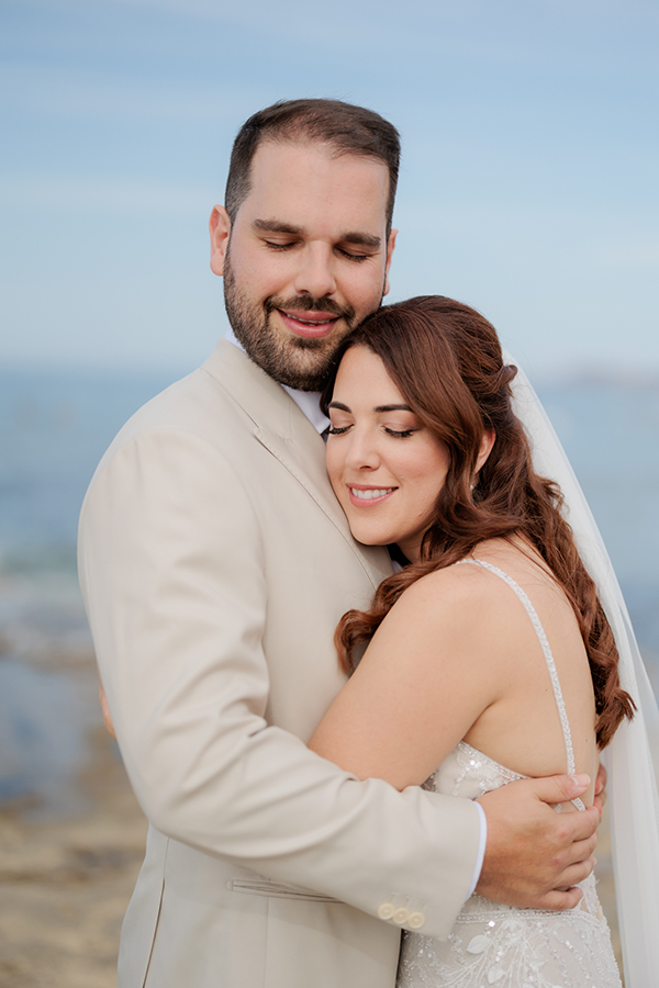 rustic-chic-wedding-rethymno-all-white-florals_15
