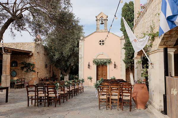 rustic-chic-wedding-rethymno-all-white-florals_16