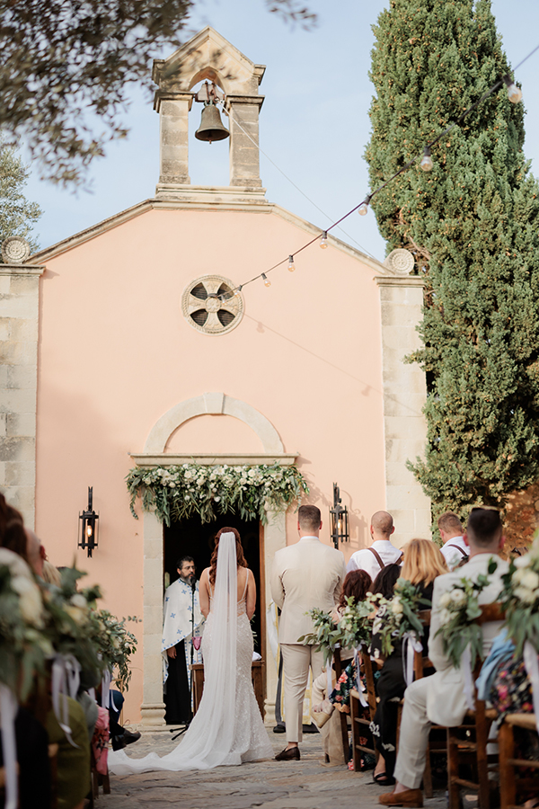 rustic-chic-wedding-rethymno-all-white-florals_26