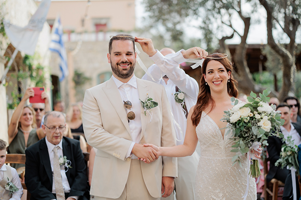 rustic-chic-wedding-rethymno-all-white-florals_27