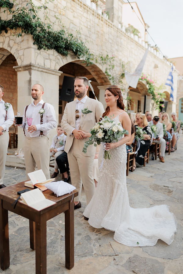 rustic-chic-wedding-rethymno-all-white-florals_29