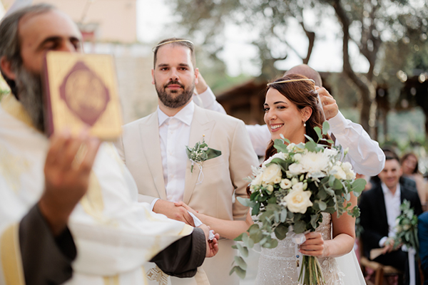 rustic-chic-wedding-rethymno-all-white-florals_31