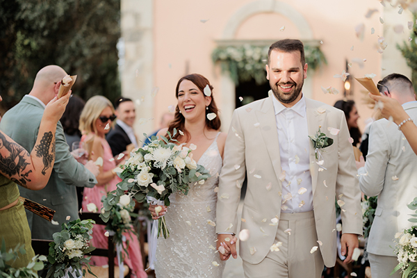 rustic-chic-wedding-rethymno-all-white-florals_32