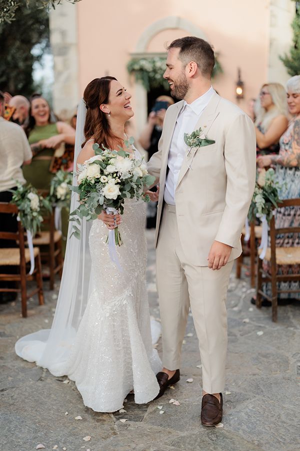 rustic-chic-wedding-rethymno-all-white-florals_34