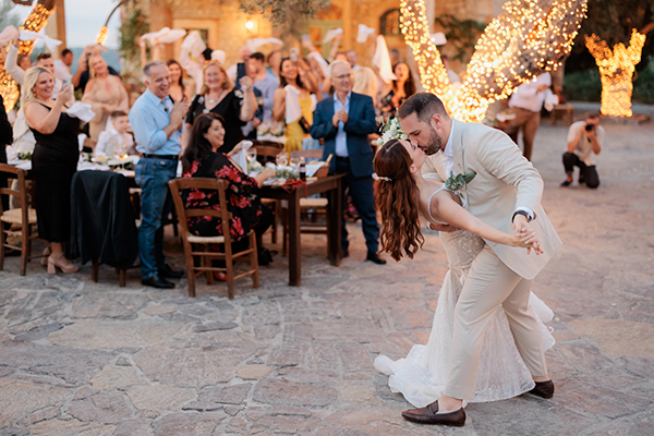 rustic-chic-wedding-rethymno-all-white-florals_44