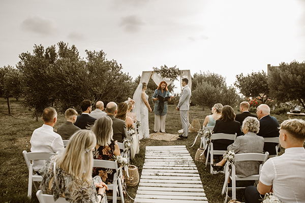 rustic-wedding-naxos-olive-leaves-white-roses_12