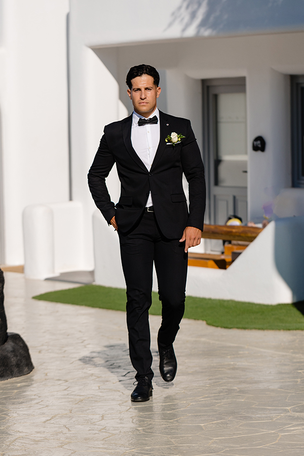 styled-shoot-santorini-with-lush-florals-colorful-fireworks_04