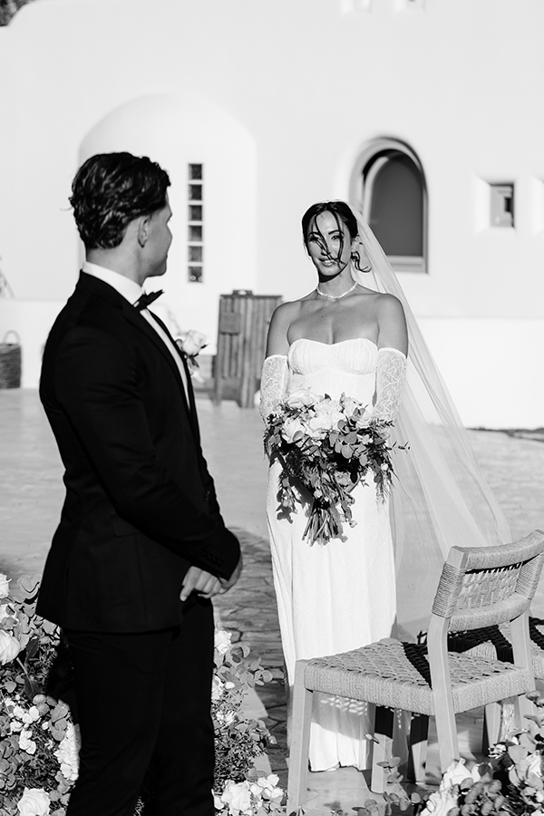 styled-shoot-santorini-with-lush-florals-colorful-fireworks_05