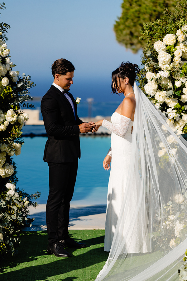 styled-shoot-santorini-with-lush-florals-colorful-fireworks_07