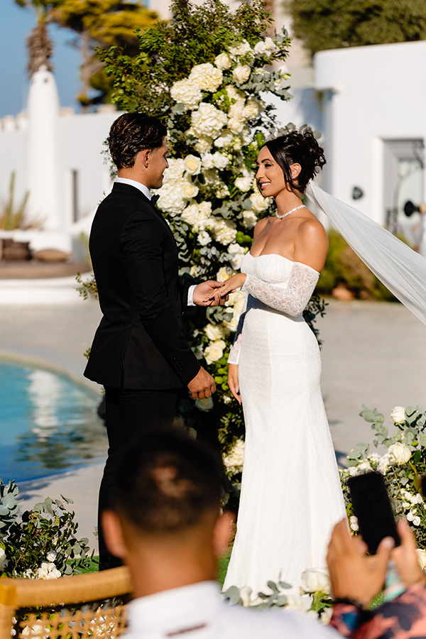 styled-shoot-santorini-with-lush-florals-colorful-fireworks_09