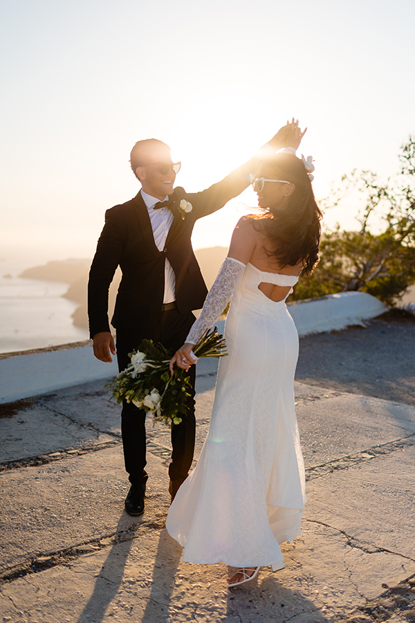 styled-shoot-santorini-with-lush-florals-colorful-fireworks_16
