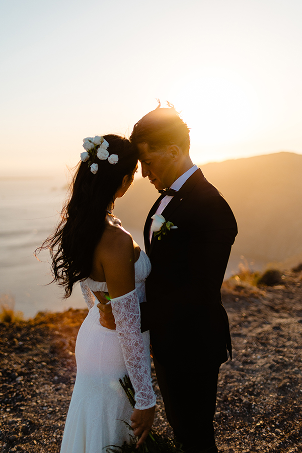 styled-shoot-santorini-with-lush-florals-colorful-fireworks_18