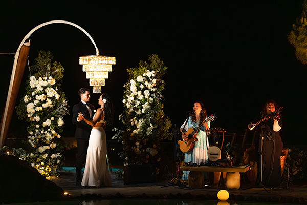 styled-shoot-santorini-with-lush-florals-colorful-fireworks_30