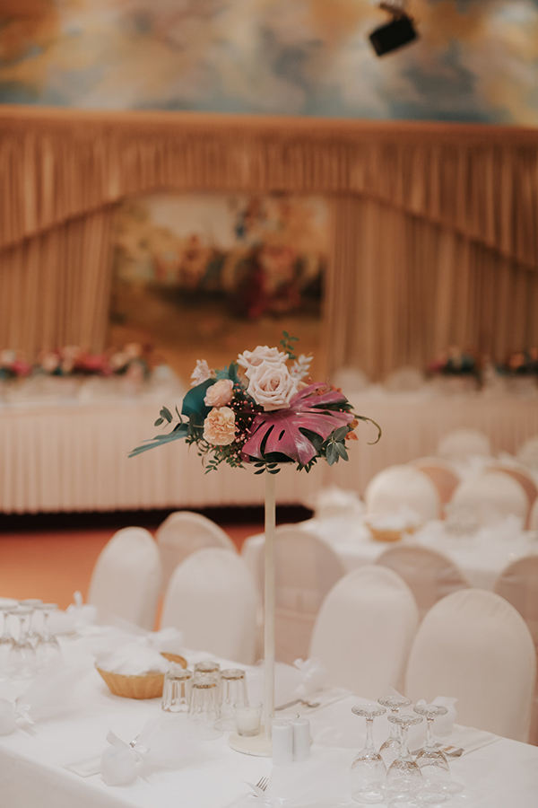 vintage-chic-wedding-igoumenitsa-soft-tone-flowers_30