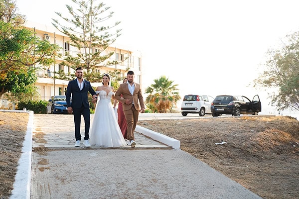 autumn-wedding-chania-white-florals_10