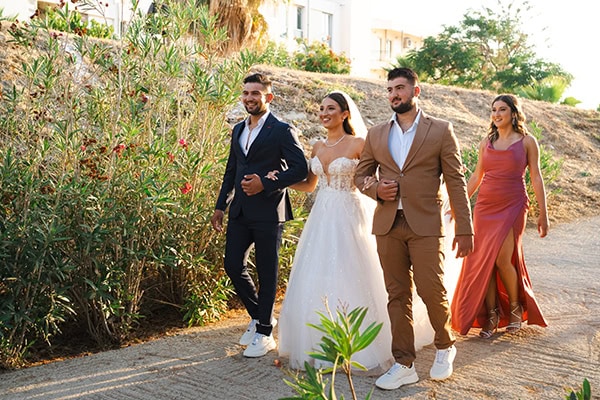 autumn-wedding-chania-white-florals_11