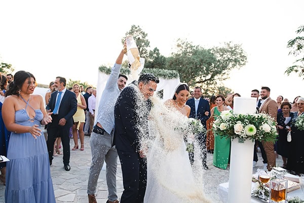 autumn-wedding-chania-white-florals_21