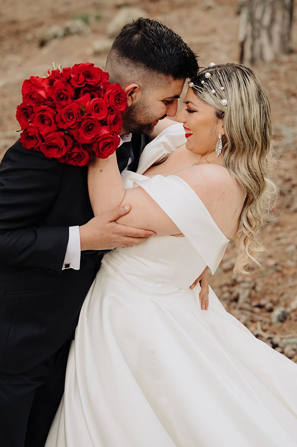 beautiful-winter-wedding-dark-red-florals_02