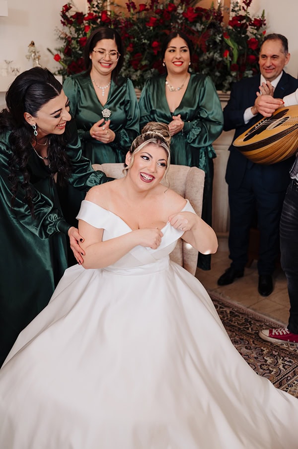 beautiful-winter-wedding-dark-red-florals_05