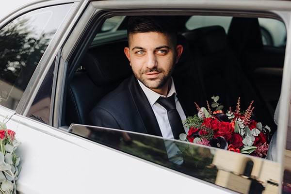beautiful-winter-wedding-dark-red-florals_07