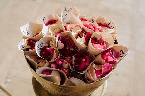 beautiful-winter-wedding-dark-red-florals_09