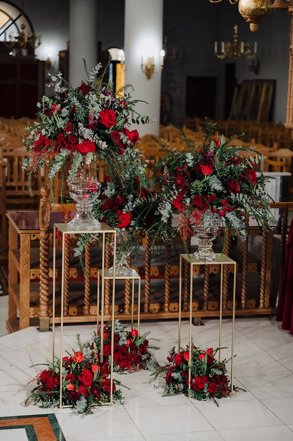 beautiful-winter-wedding-dark-red-florals_11