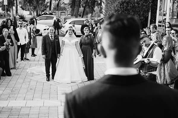beautiful-winter-wedding-dark-red-florals_15