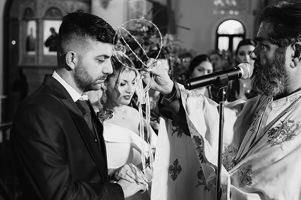 beautiful-winter-wedding-dark-red-florals_18