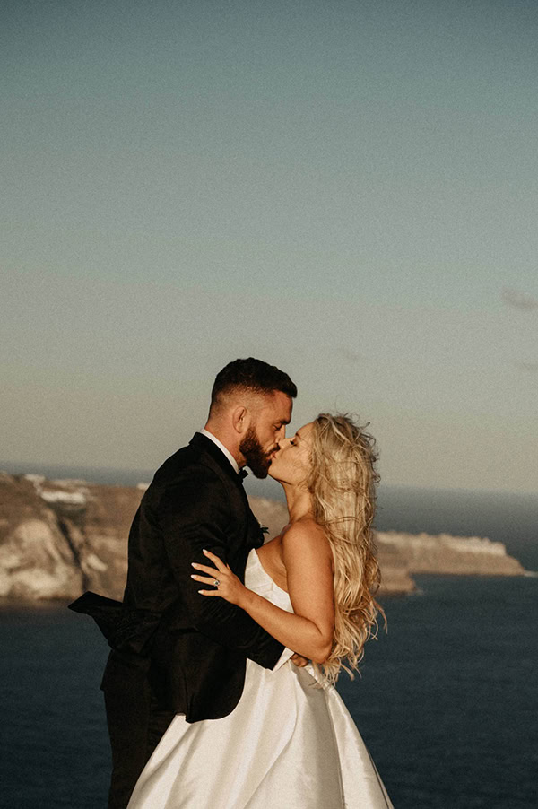 destination-wedding-romantic-flair-santorini_21