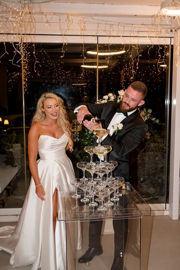 destination-wedding-romantic-flair-santorini_32