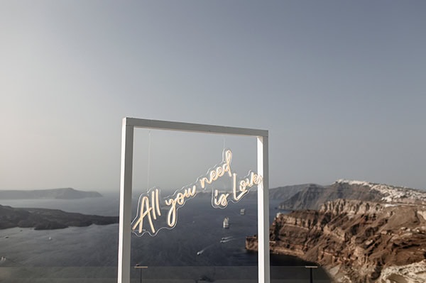 elegant-wedding-santorini-all-white-flowers_13