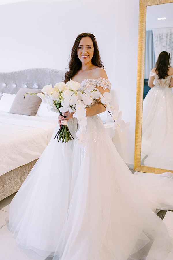 elegant-wedding-santorini-white-blooms_08