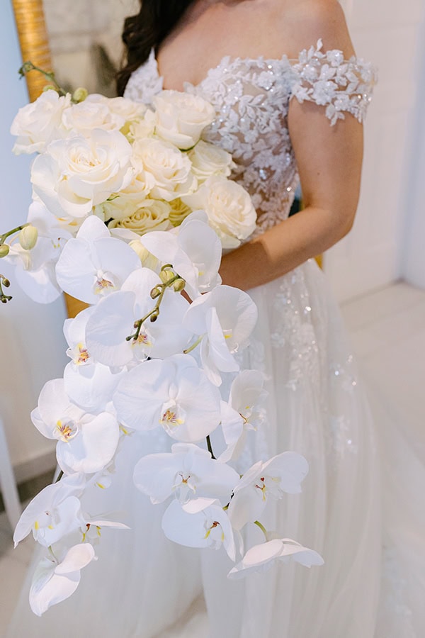 elegant-wedding-santorini-white-blooms_09