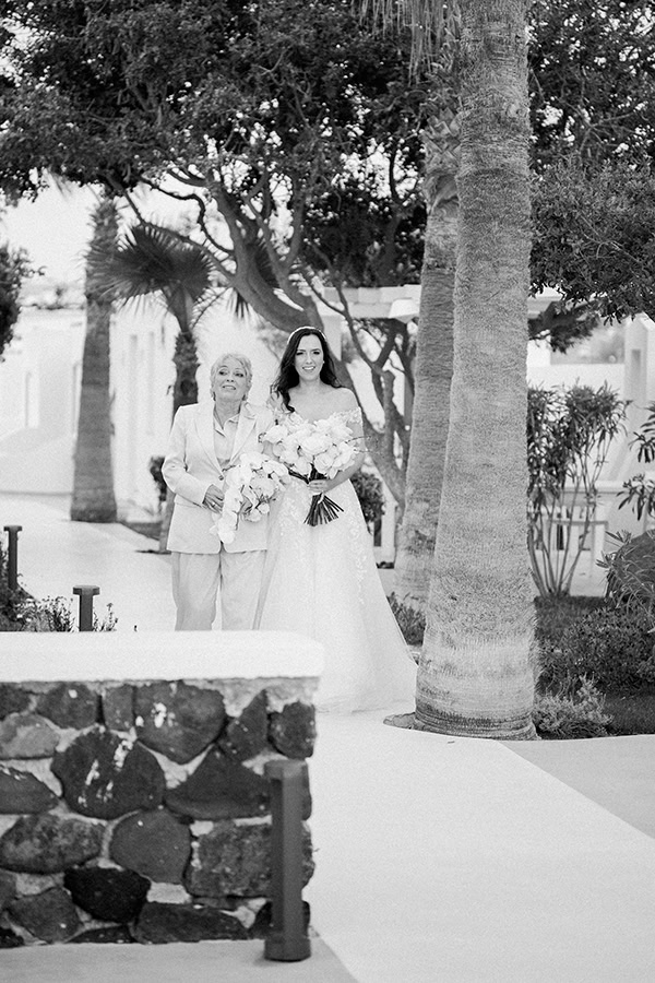 elegant-wedding-santorini-white-blooms_18