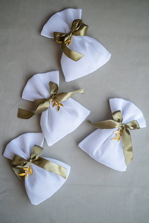 minimal-chic-wedding-white-florals-olive-leaves_05