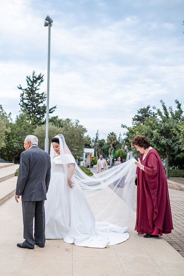 minimal-chic-wedding-white-florals-olive-leaves_07