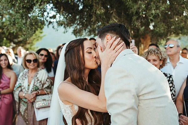 dreamy-summer-wedding-white-florals-eucalyptus_22