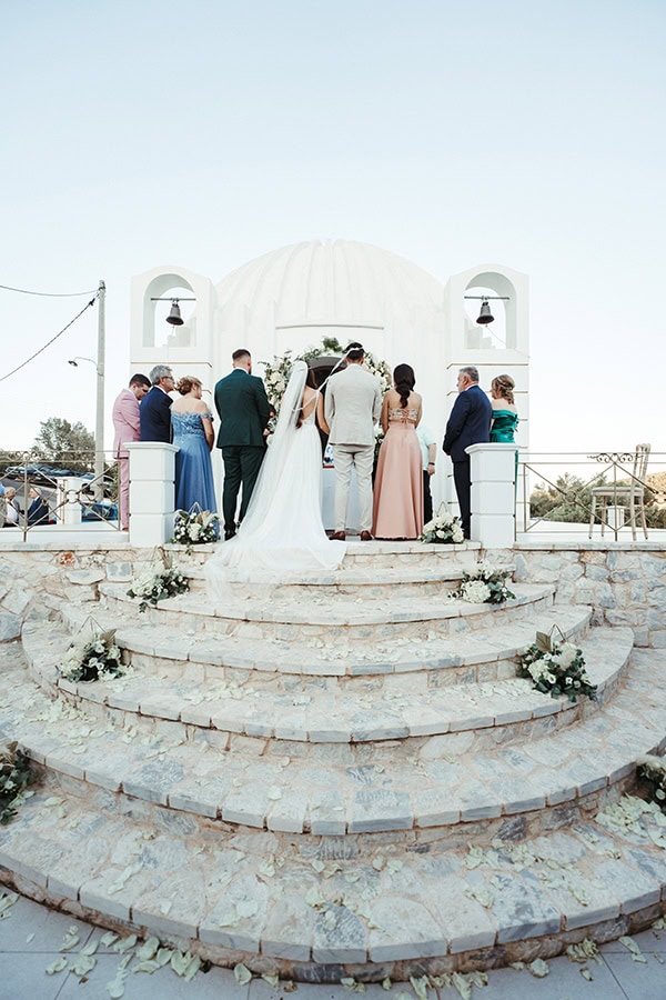 dreamy-summer-wedding-white-florals-eucalyptus_26