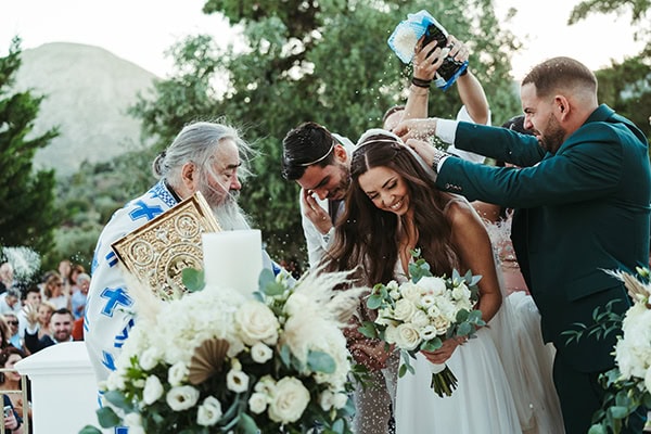 dreamy-summer-wedding-white-florals-eucalyptus_27