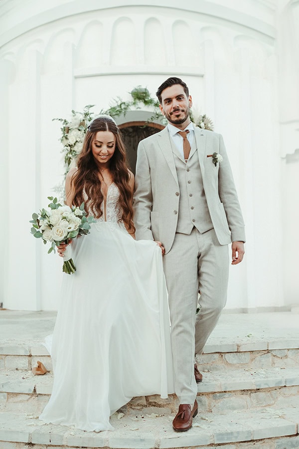 dreamy-summer-wedding-white-florals-eucalyptus_28