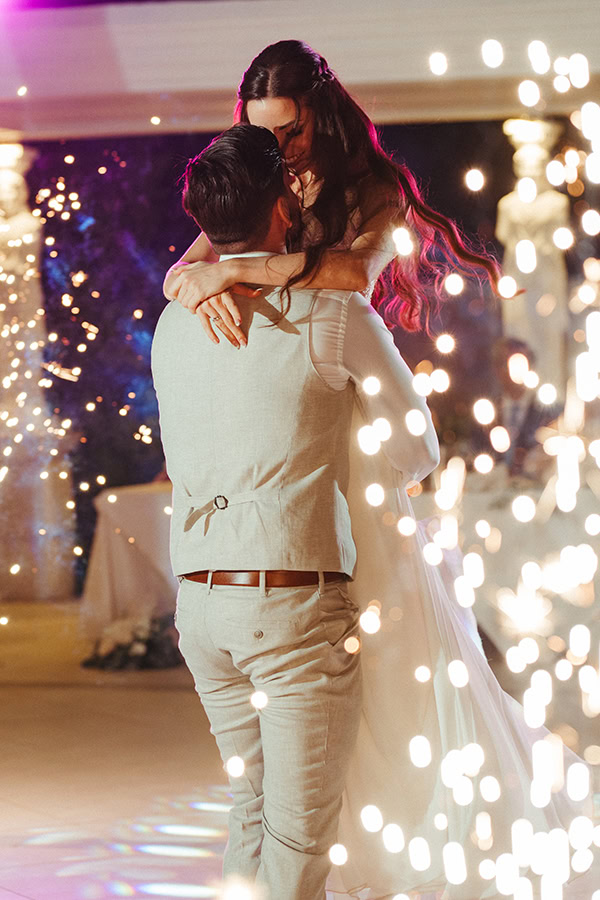 dreamy-summer-wedding-white-florals-eucalyptus_35