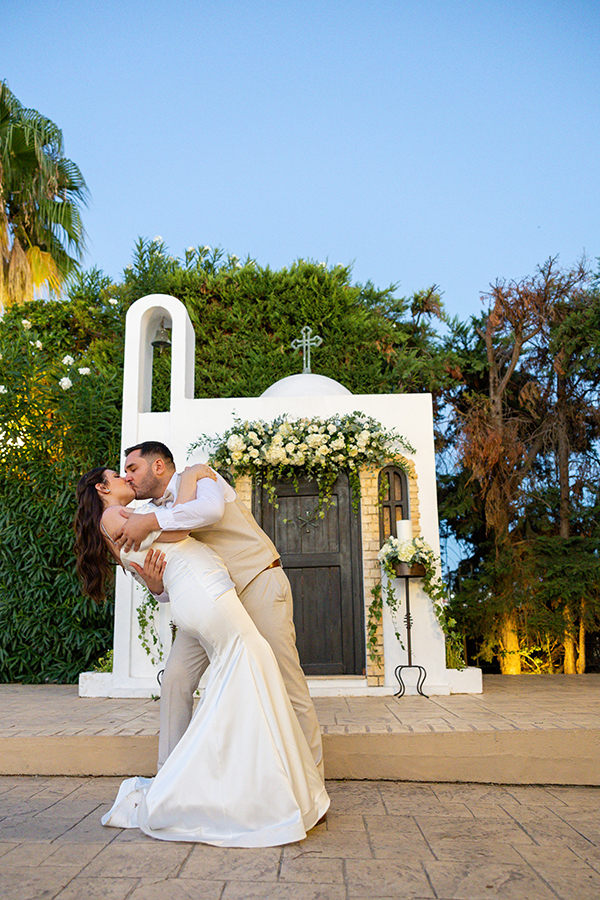 lovely-summer-wedding-athens-with-white-florals_03