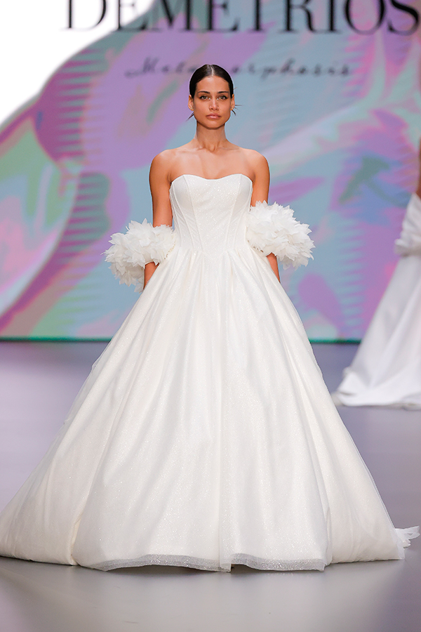 stunning-demetrios-wedding-gowns-barcelona-bridal-fashion-week_03