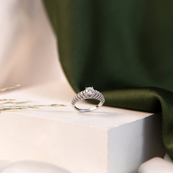 stylish-engagement-rings-marios-jewelry-that-will-impress_03